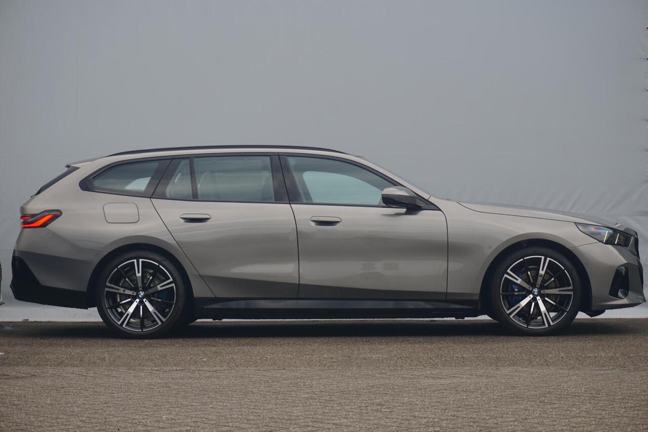 BMW 5-SERIE Touring 550e xDrive M Sportpakket Pro | Panoramadak | Bowers & Wilkins | Trekhaak | Comfort Pack | Innovation Pack