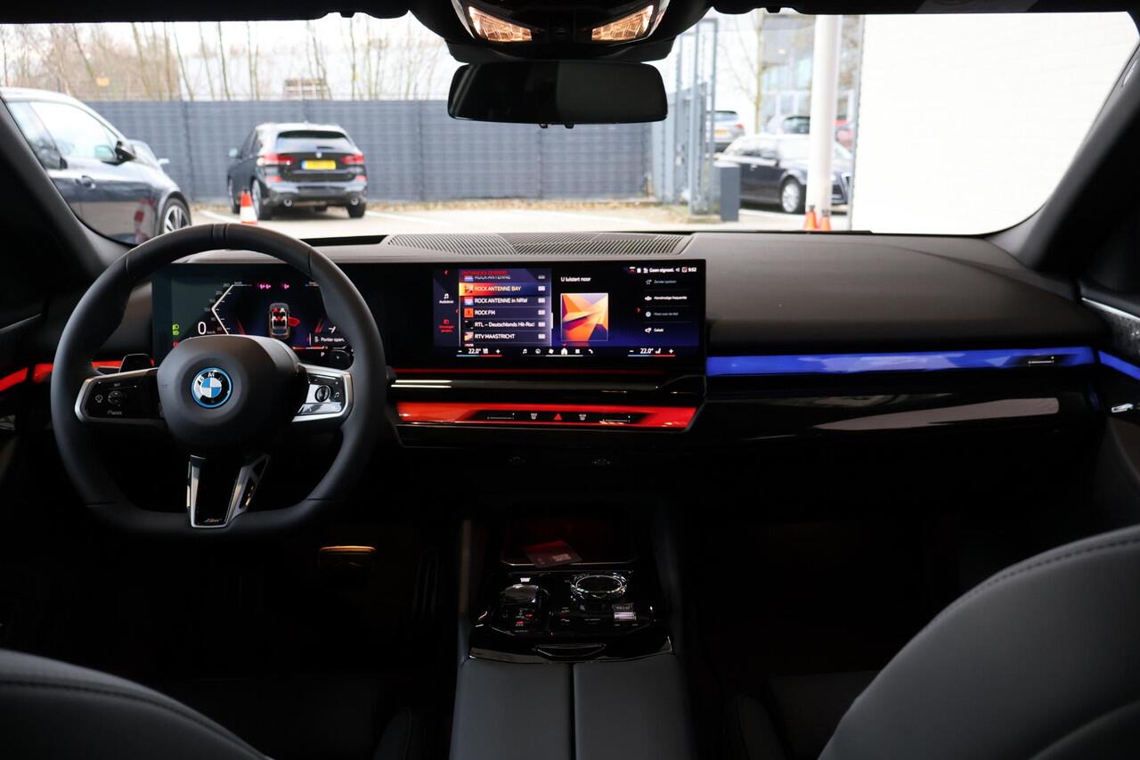 BMW 5-SERIE 550e xDrive Touring | M Sportpakket Pro | Innovation Package | Travel Pack | Comfort Pack