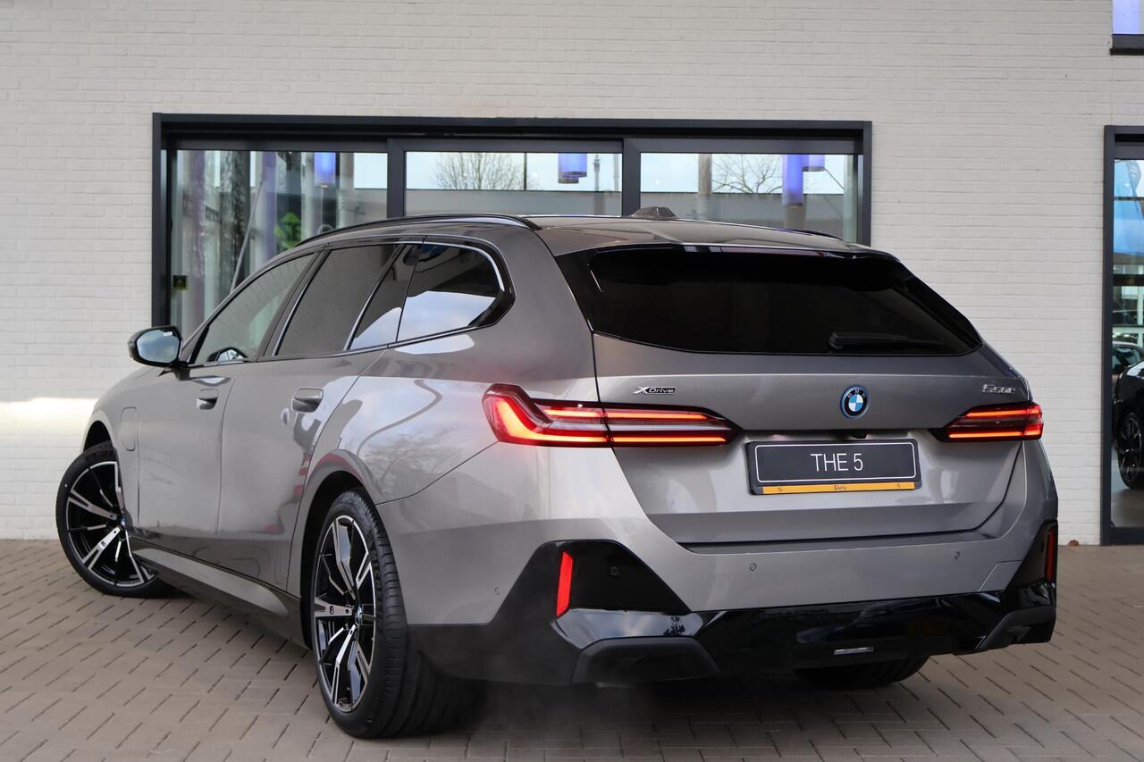 BMW 5-SERIE 550e xDrive Touring | M Sportpakket Pro | Innovation Package | Travel Pack | Comfort Pack