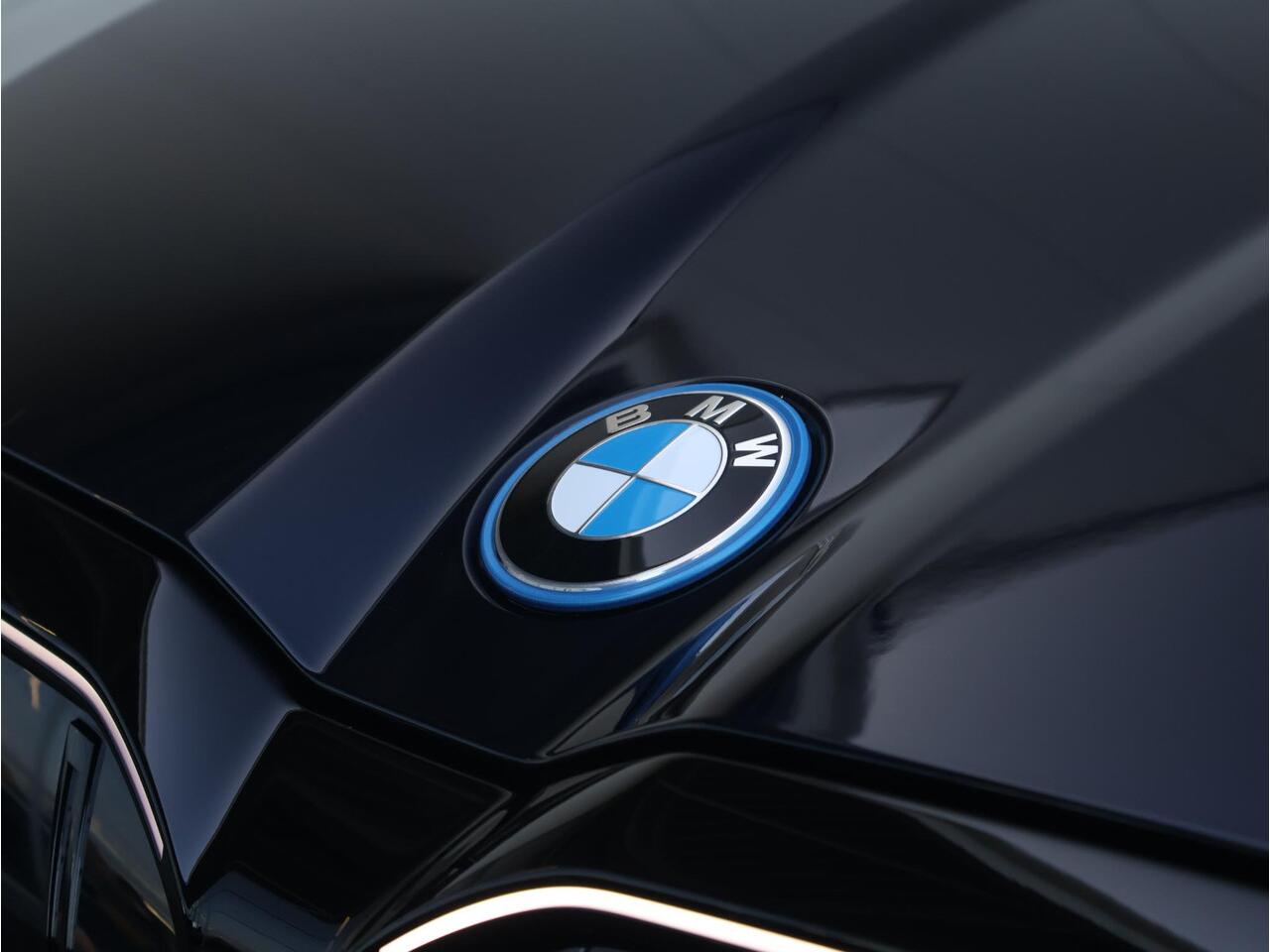 BMW 5-SERIE 550e xDrive Touring | M Sportpakket Pro | Innovation Pack | Travel Packj | Comfort Pack