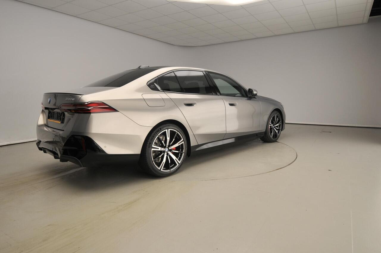 BMW 5-SERIE 530e M Sport Edition | M Sportpakket Pro | Innovation Pack | Travel Pack | Panoramadak