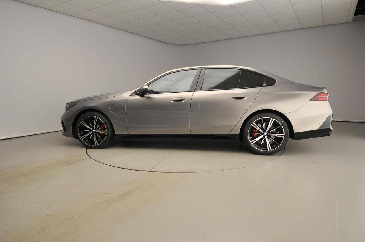 BMW 5-SERIE 530e M Sport Edition | M Sportpakket Pro | Innovation Pack | Travel Pack | Panoramadak