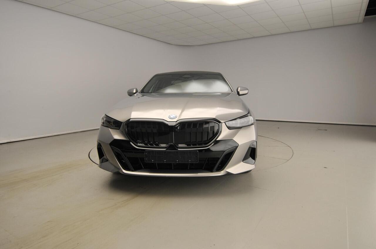 BMW 5-SERIE 530e M Sport Edition | M Sportpakket Pro | Innovation Pack | Travel Pack | Panoramadak