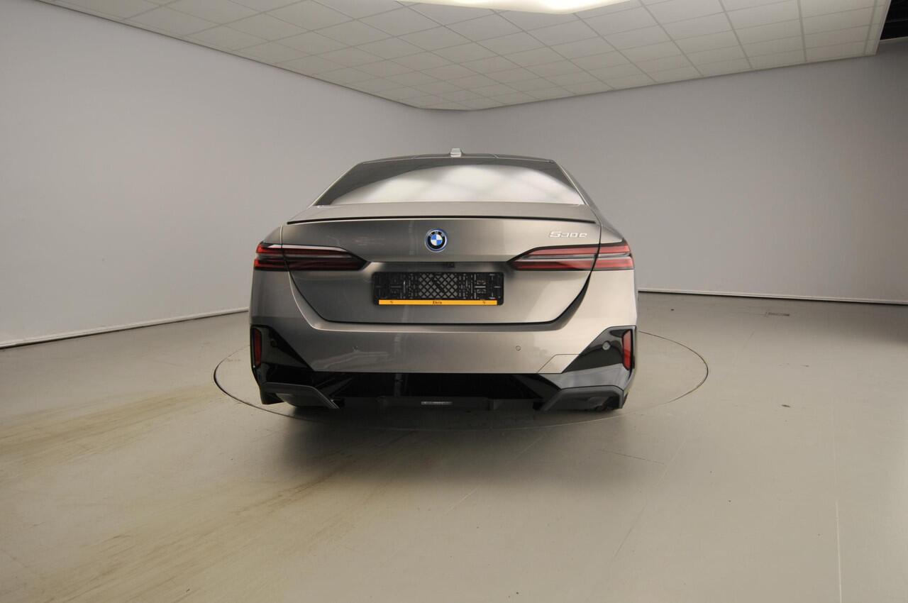BMW 5-SERIE 530e M Sport Edition | M Sportpakket Pro | Innovation Pack | Travel Pack | Panoramadak