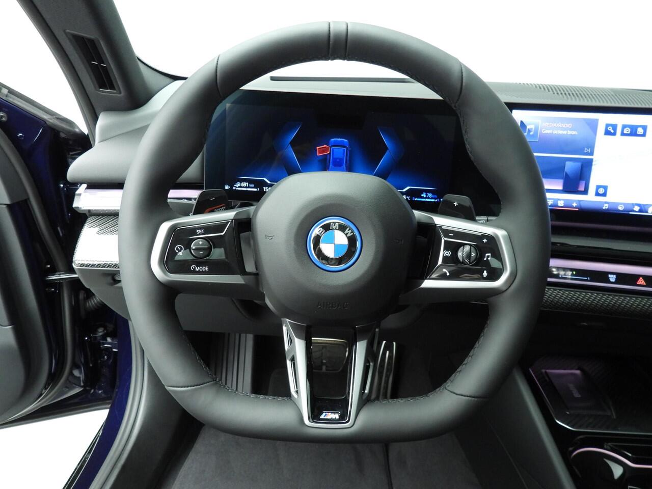 BMW 5-SERIE Touring 550e xDrive M-Sportpakket Pro / Panoramadak / Driving assist professional / Bower & Wilkens / Iconic Glow | Ekris Selection