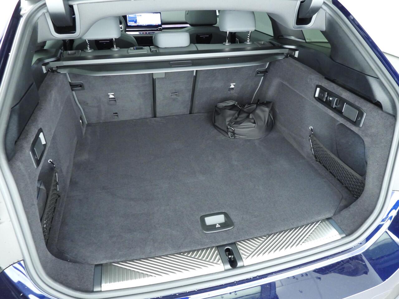 BMW 5-SERIE Touring 550e xDrive M-Sportpakket Pro / Panoramadak / Driving assist professional / Bower & Wilkens / Iconic Glow | Ekris Selection