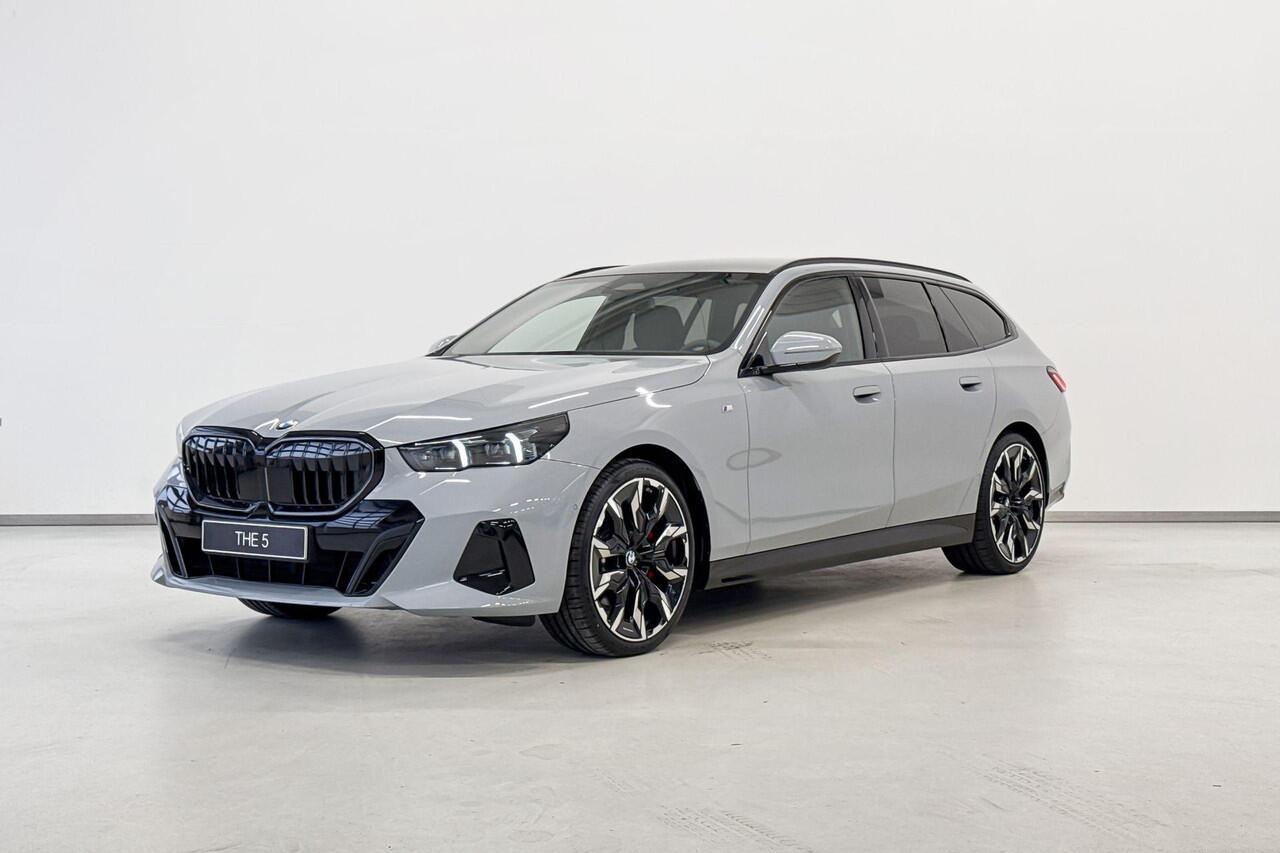 BMW 5-SERIE Touring 520i | M Sport Pro | Innovation Pack | Travel Pack | Glazen Panoramadak | VPLD