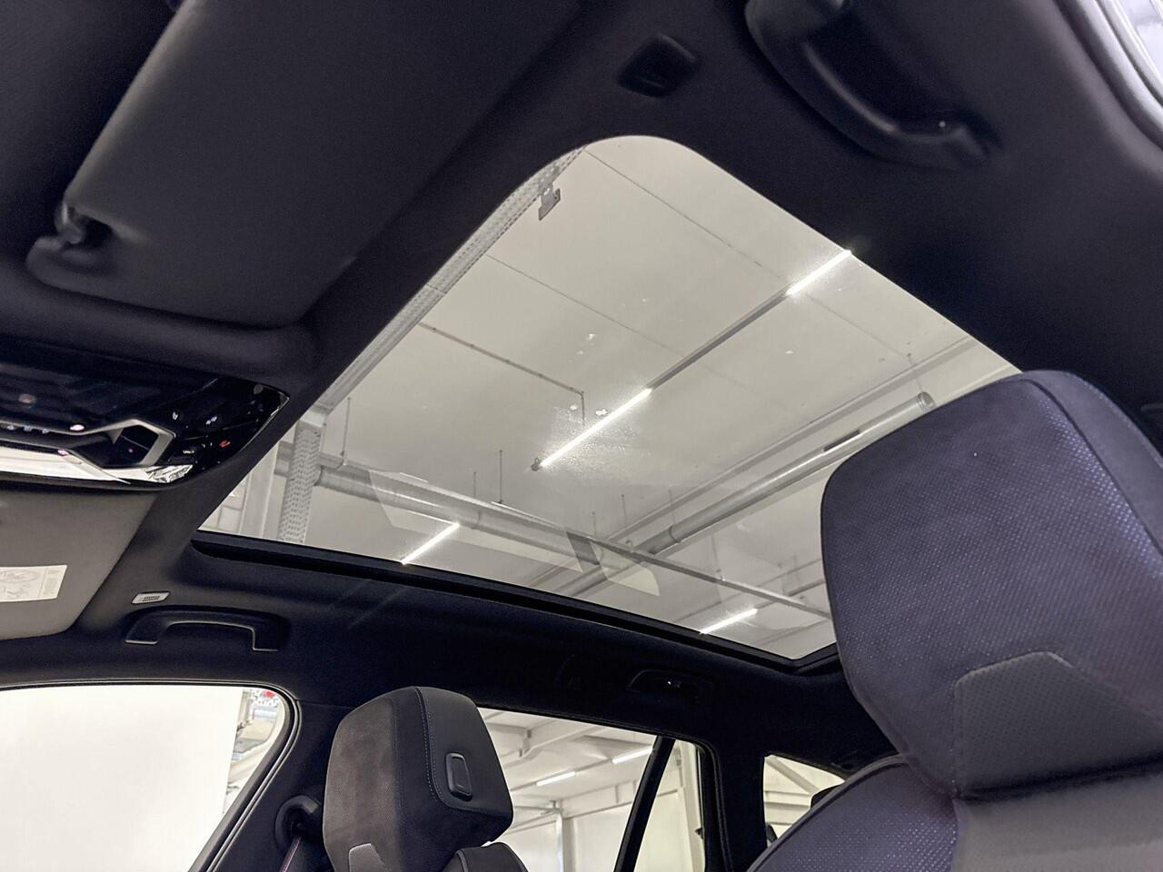 BMW 5-SERIE Touring 520i | M Sport Pro | Innovation Pack | Travel Pack | Glazen Panoramadak | VPLD