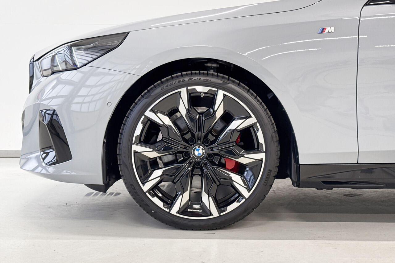 BMW 5-SERIE Touring 520i | M Sport Pro | Innovation Pack | Travel Pack | Glazen Panoramadak | VPLD