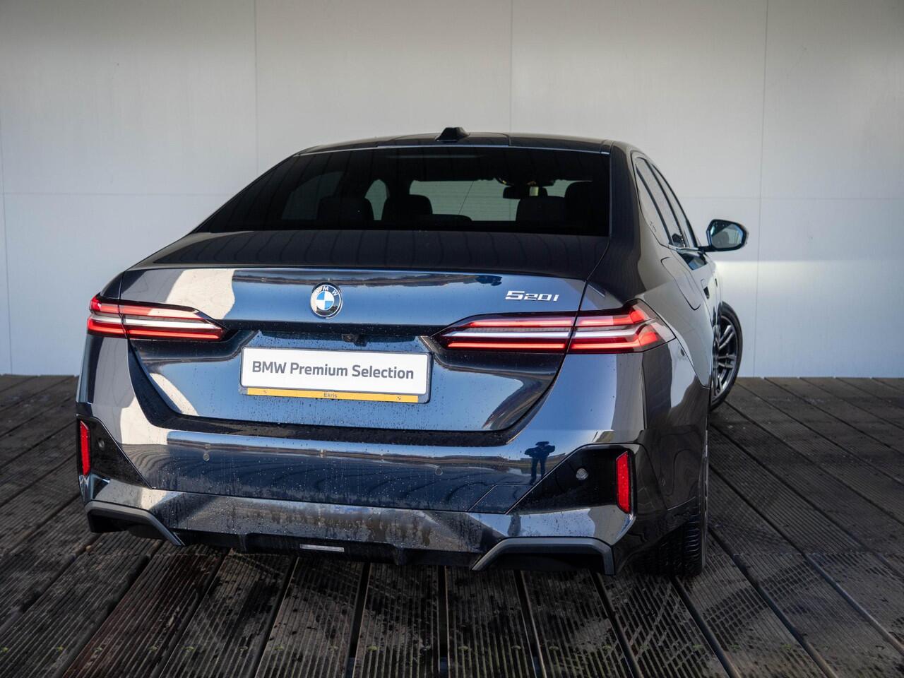 BMW 5-SERIE Sedan 520i | M Sportpakket | Innovation Pack | Stuurwielrand verwarmd | Comfort Access | Panoramadak | Stoelverwarming | Harman-Kardon | Trekhaak | Ekris Selection