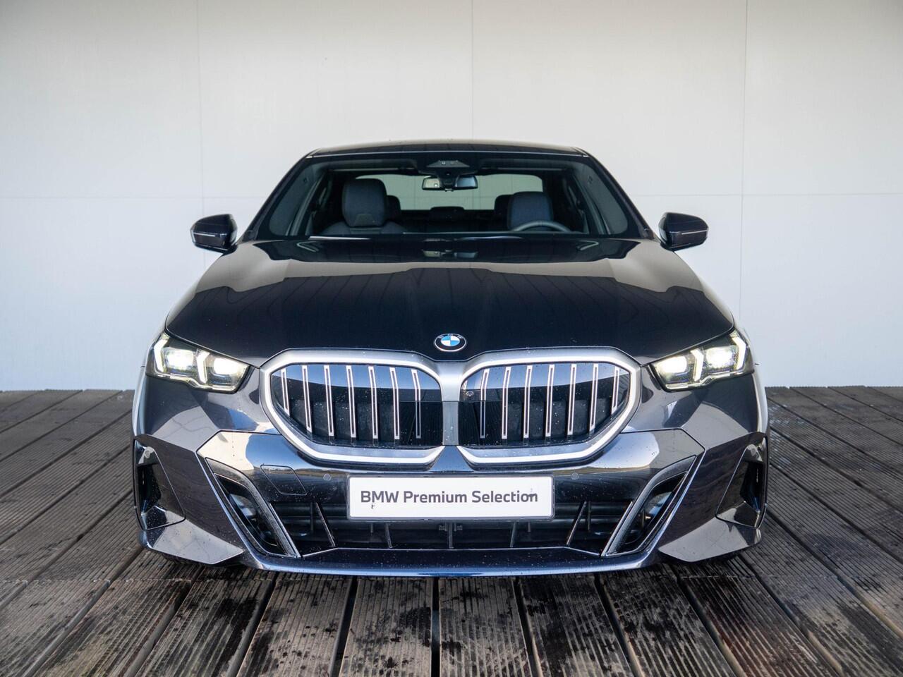 BMW 5-SERIE Sedan 520i | M Sportpakket | Innovation Pack | Stuurwielrand verwarmd | Comfort Access | Panoramadak | Stoelverwarming | Harman-Kardon | Trekhaak | Ekris Selection