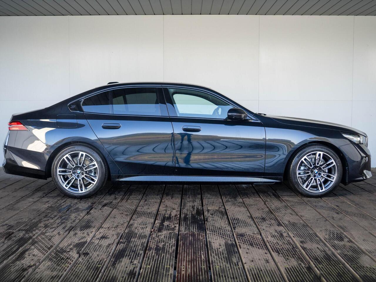 BMW 5-SERIE Sedan 520i | M Sportpakket | Innovation Pack | Stuurwielrand verwarmd | Comfort Access | Panoramadak | Stoelverwarming | Harman-Kardon | Trekhaak | Ekris Selection