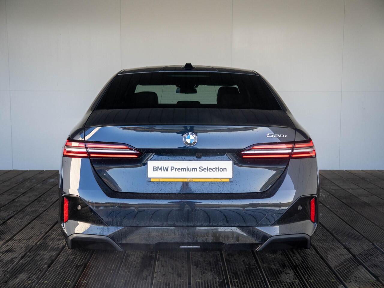 BMW 5-SERIE Sedan 520i | M Sportpakket | Innovation Pack | Stuurwielrand verwarmd | Comfort Access | Panoramadak | Stoelverwarming | Harman-Kardon | Trekhaak | Ekris Selection