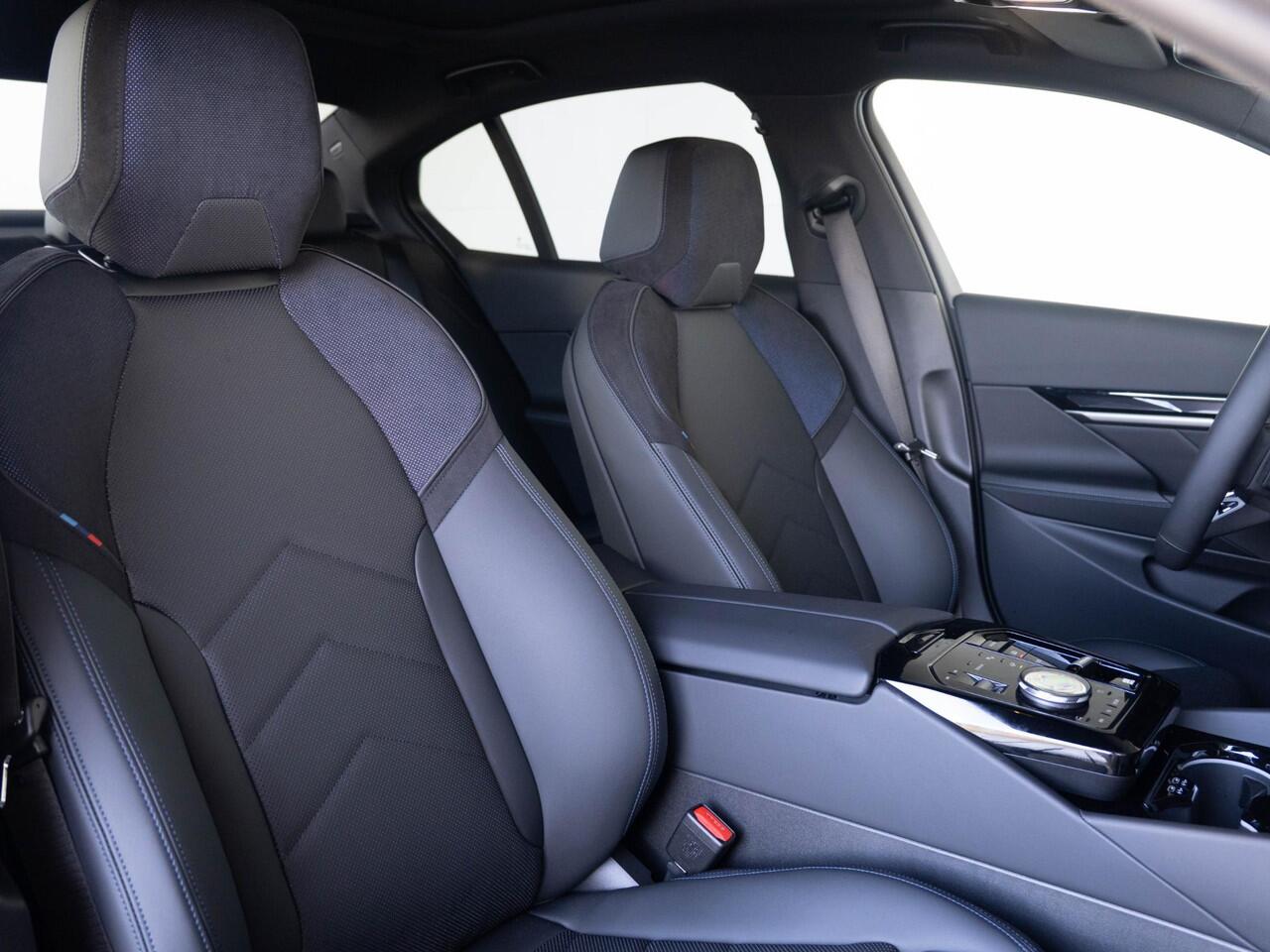 BMW 5-SERIE Sedan 520i | M Sportpakket | Innovation Pack | Stuurwielrand verwarmd | Comfort Access | Panoramadak | Stoelverwarming | Harman-Kardon | Trekhaak | Ekris Selection