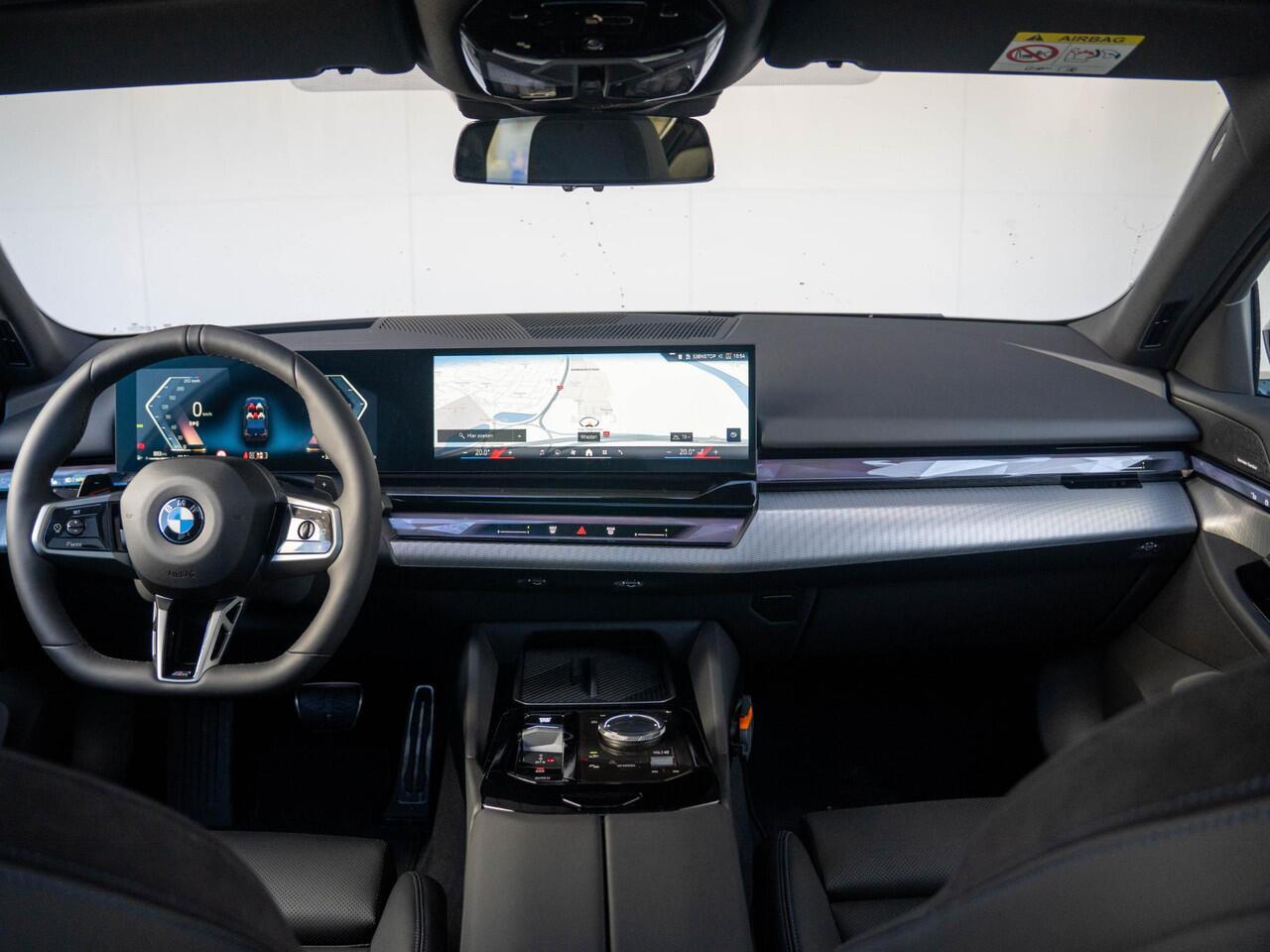 BMW 5-SERIE Sedan 520i | M Sportpakket | Innovation Pack | Stuurwielrand verwarmd | Comfort Access | Panoramadak | Stoelverwarming | Harman-Kardon | Trekhaak | Ekris Selection