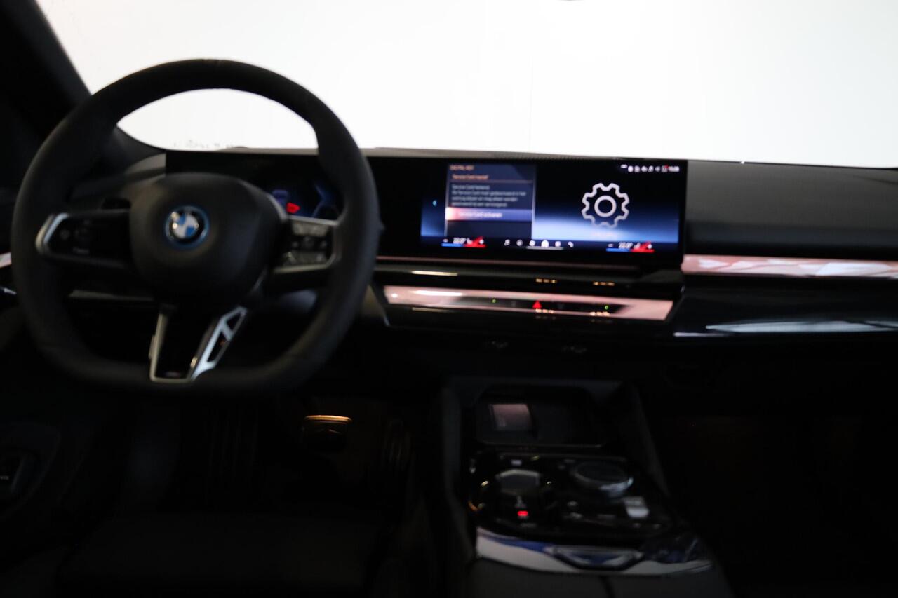 BMW 5-SERIE Sedan 530e M Sportpakket Pro | Driving Assistant Plus | Harman Kardon | Elektr. Trekhaak | Ekris Selection