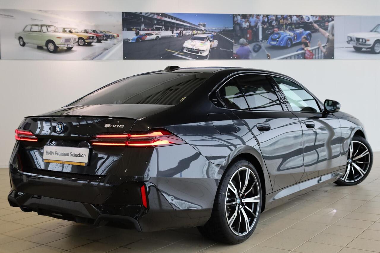 BMW 5-SERIE Sedan 530e M Sportpakket Pro | Driving Assistant Plus | Harman Kardon | Elektr. Trekhaak | Ekris Selection
