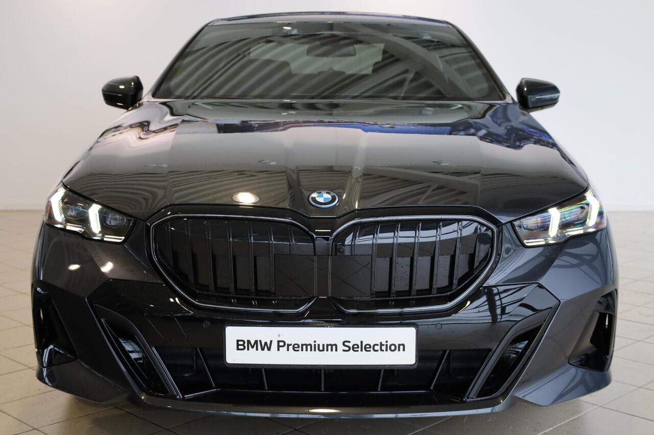 BMW 5-SERIE Sedan 530e M Sportpakket Pro | Driving Assistant Plus | Harman Kardon | Elektr. Trekhaak | Ekris Selection