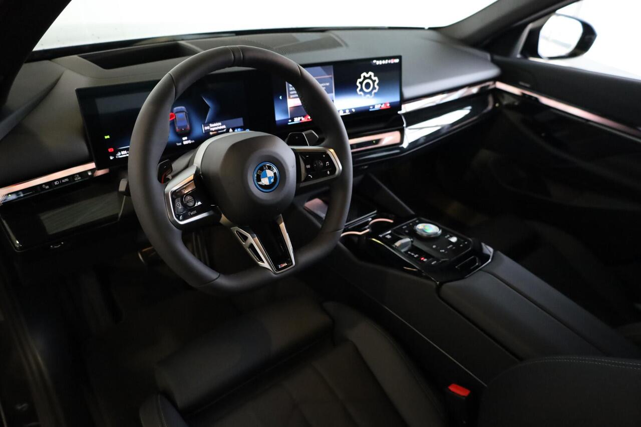 BMW 5-SERIE Sedan 530e M Sportpakket Pro | Driving Assistant Plus | Harman Kardon | Elektr. Trekhaak | Ekris Selection