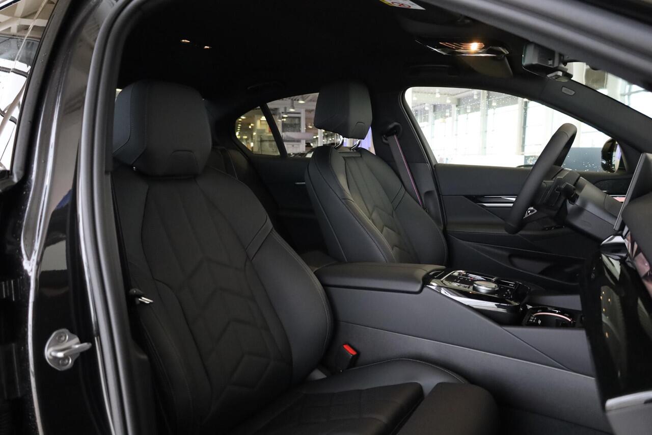 BMW 5-SERIE Sedan 530e M Sportpakket Pro | Driving Assistant Plus | Harman Kardon | Elektr. Trekhaak | Ekris Selection