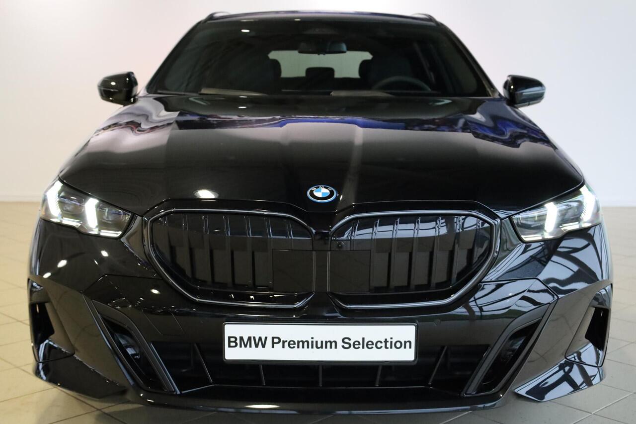 BMW 5-SERIE Touring 530e M Sportpakket Pro | Comfortstoelen | Bowers & Wilkins | Elektr. Trekhaak | Ekris Selection