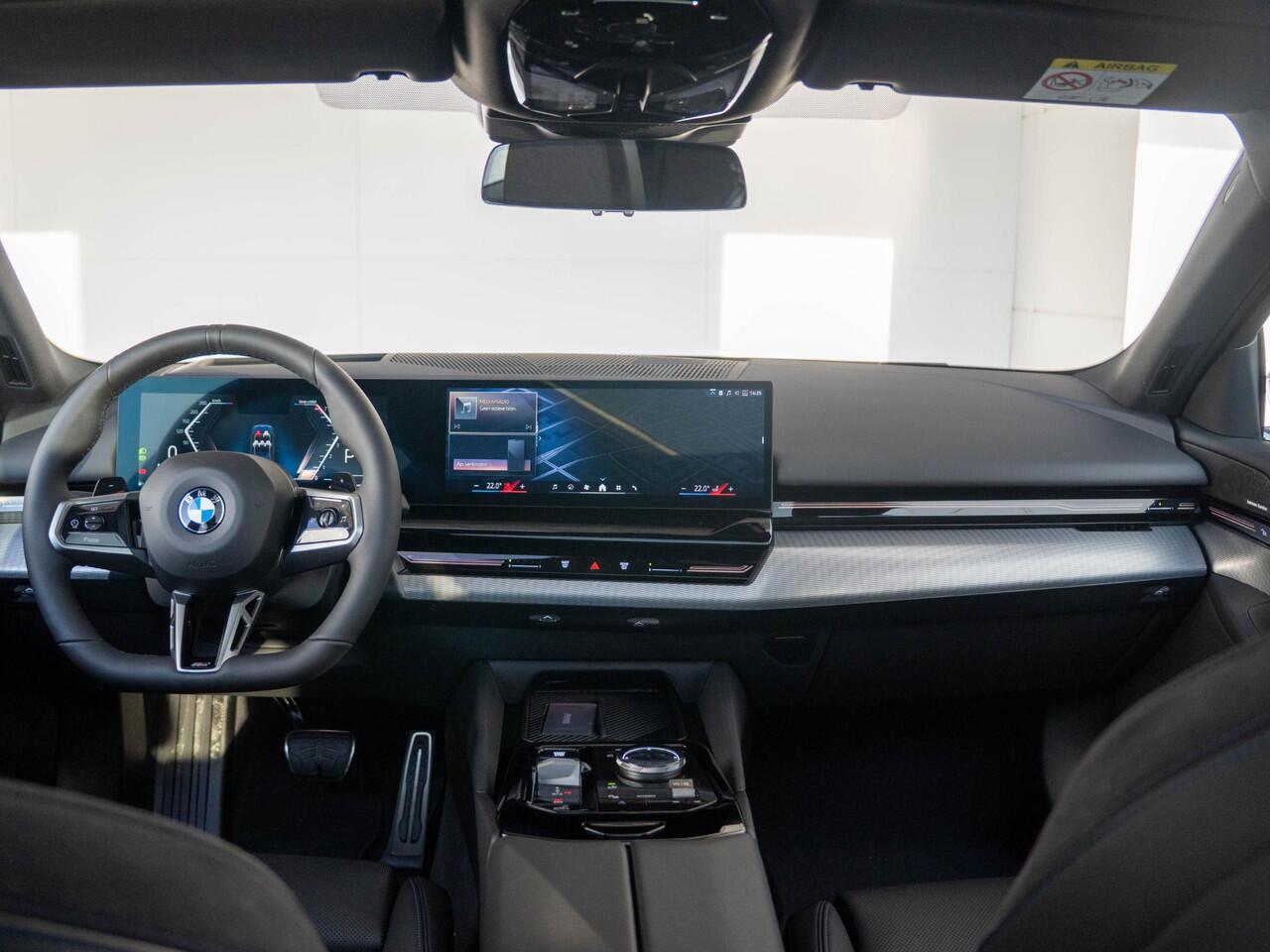 BMW 5-SERIE Touring 520i | M Sportpakket Pro | Equipment Pack Pro | Travel Pack | Showroom Selection