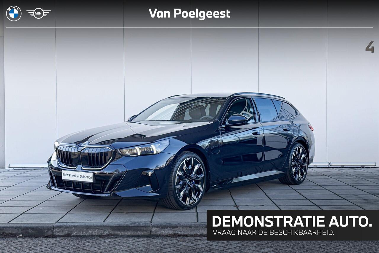 BMW 5-SERIE Touring 530e xDrive M-Sport Pro / Glazendak / 21inch / Driving assistant prof / Trekhaak / Carbon interieurlijst