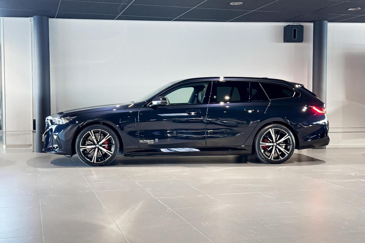 BMW 5-SERIE Touring 530e M Sport Edition | Glazen Panoramadak | Harman Kardon | Stoelventilatie |