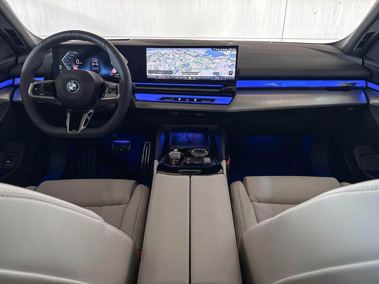 BMW 5-SERIE Touring 530e | M Sportpakket | Innovation Pack | Travel Pack | Comfort Pack | Trekhaak