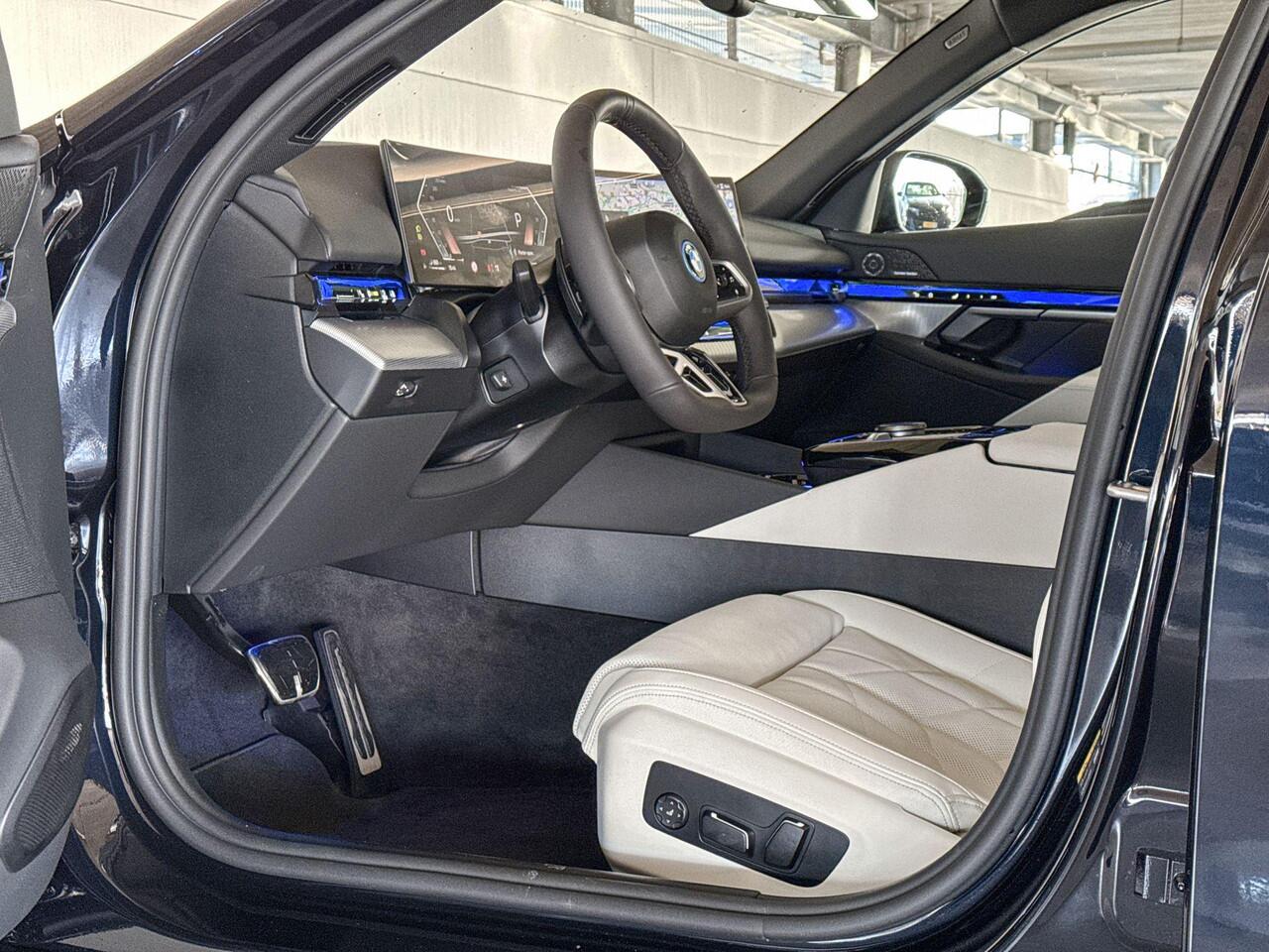 BMW 5-SERIE Touring 530e | M Sportpakket | Innovation Pack | Travel Pack | Comfort Pack | Trekhaak