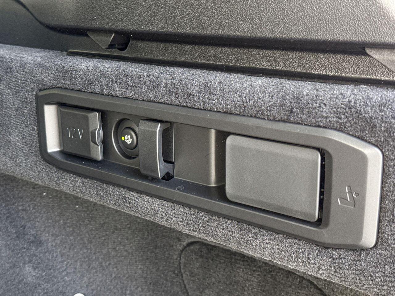 BMW 5-SERIE Touring 530e M Sportpakket Pro / Innovation Pack / Travel Pack / Trekhaak / Comfort Access / Panoramadak / Driving Assistant Plus / Harman-Kardon