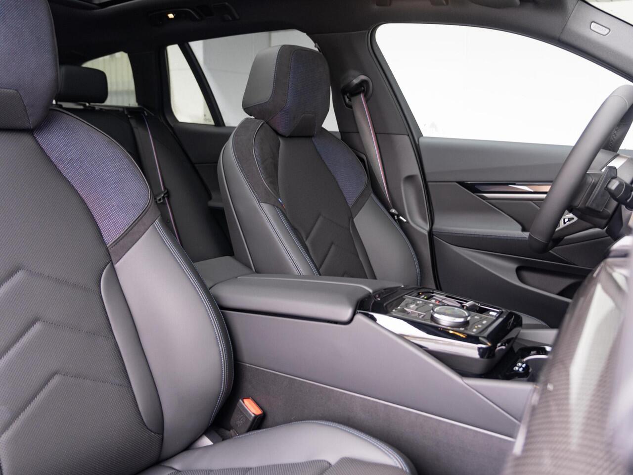 BMW 5-SERIE Touring 530e xDrive | M Sportpakket Pro | Innovation Pack | Stoelventilatie | Stuurwielrand verwarmd | Comfort Access | Panoramadak | Harman-Kardon | Trekhaak | Ekris Selection