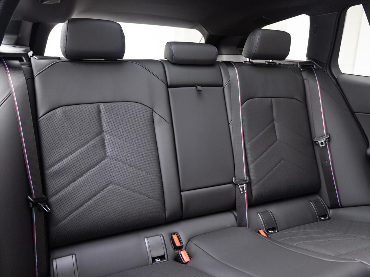 BMW 5-SERIE Touring 530e xDrive | M Sportpakket Pro | Innovation Pack | Stoelventilatie | Stuurwielrand verwarmd | Comfort Access | Panoramadak | Harman-Kardon | Trekhaak | Ekris Selection