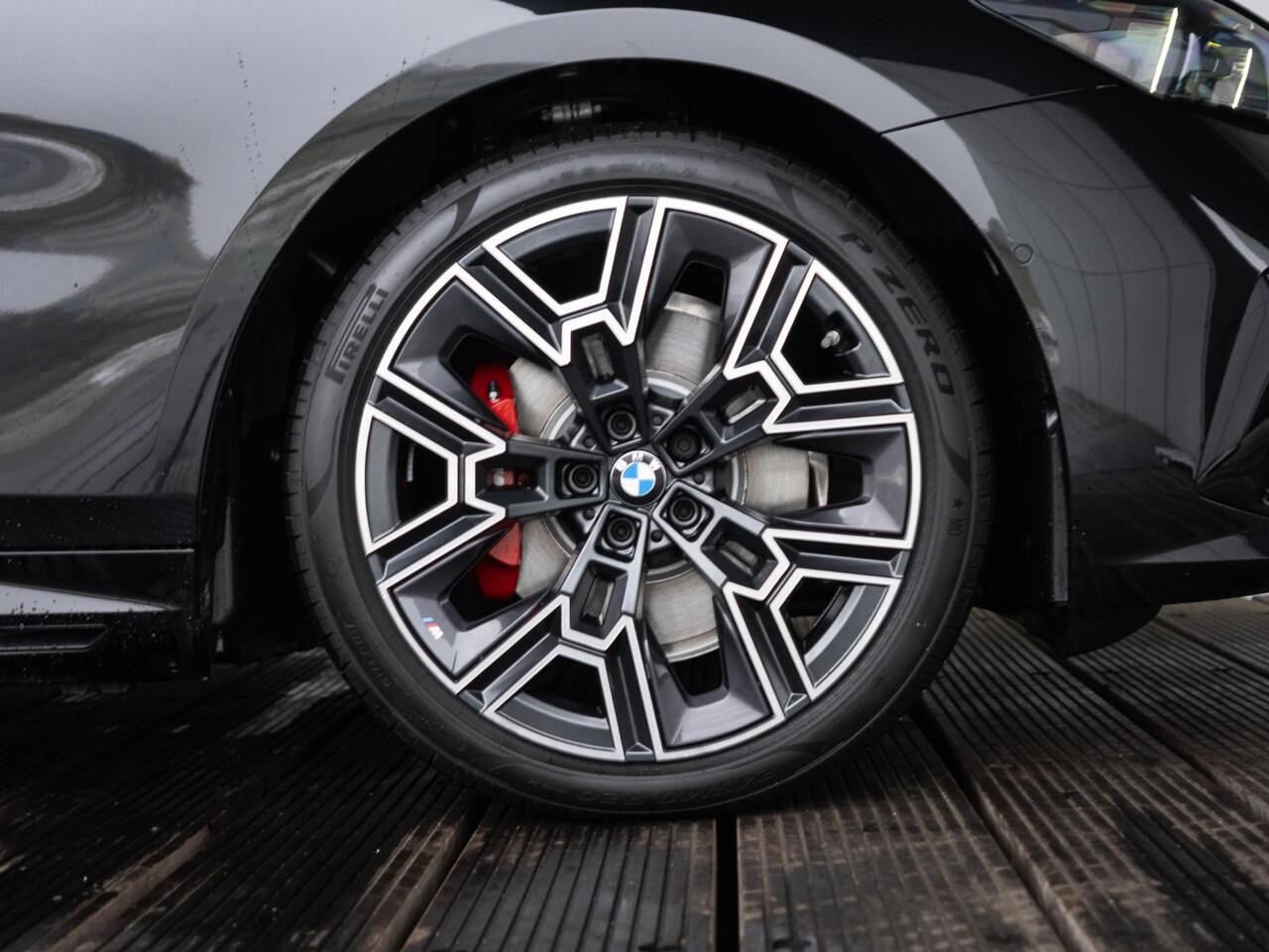 BMW 5-SERIE Touring 530e xDrive | M Sportpakket Pro | Innovation Pack | Stoelventilatie | Stuurwielrand verwarmd | Comfort Access | Panoramadak | Harman-Kardon | Trekhaak | Ekris Selection