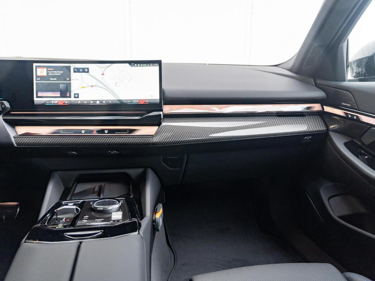 BMW 5-SERIE Touring 530e xDrive | M Sportpakket Pro | Innovation Pack | Stoelventilatie | Stuurwielrand verwarmd | Comfort Access | Panoramadak | Harman-Kardon | Trekhaak | Ekris Selection