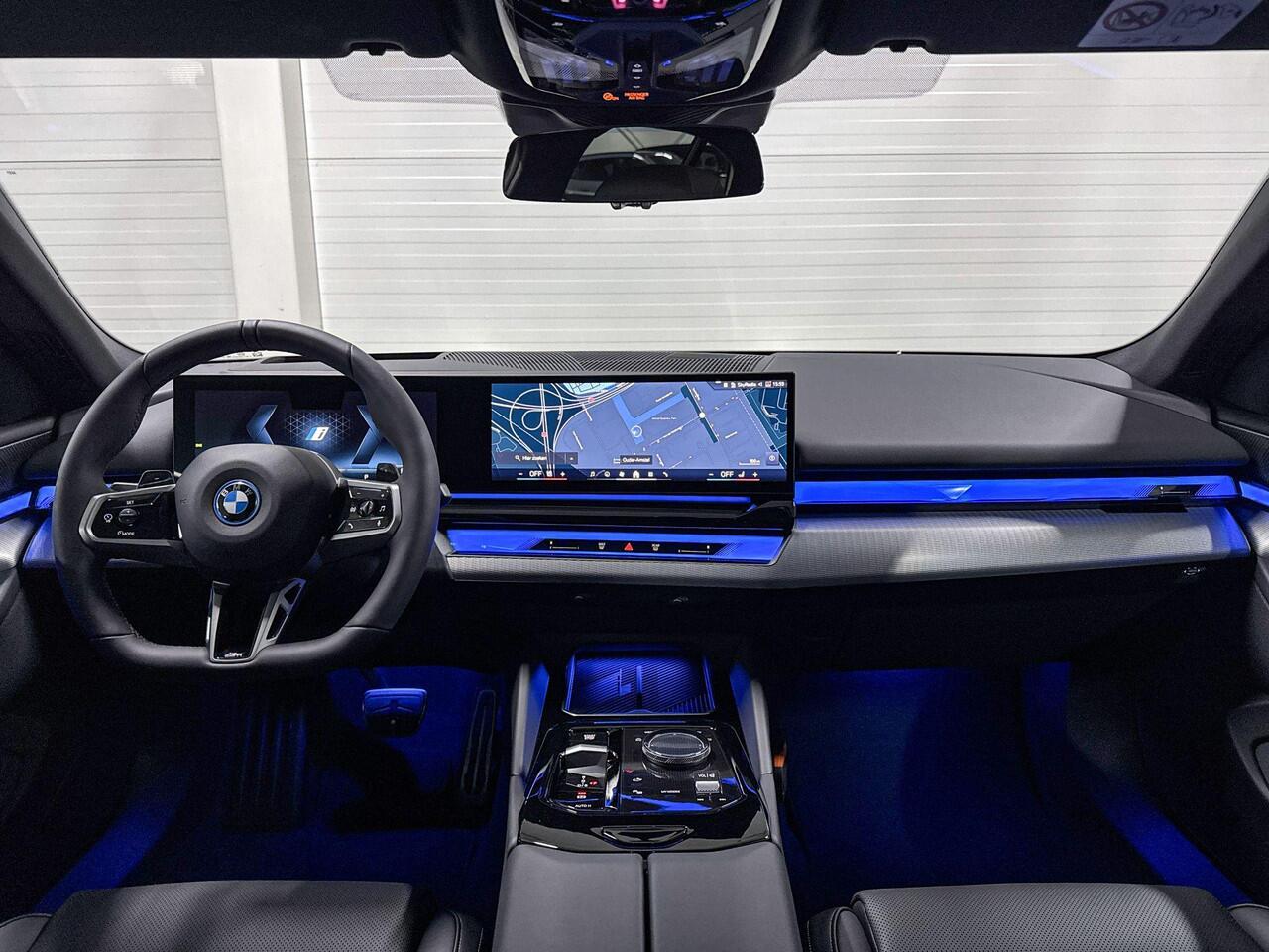 BMW 5-SERIE Sedan 530e | M-Sport Pro | Travel Pack | Comfort Pack | Driving Assistant Plus | Harman/Kardon | Panoramadak | Comfort Access