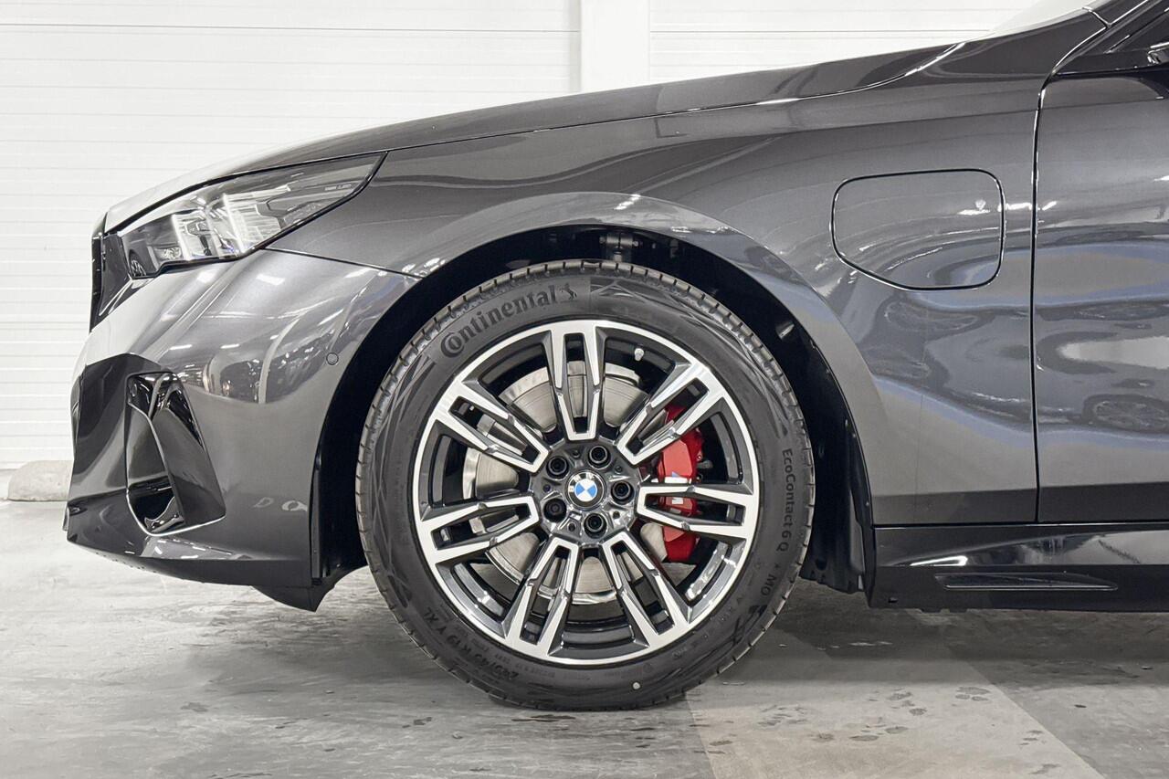 BMW 5-SERIE Sedan 530e | M-Sport Pro | Travel Pack | Comfort Pack | Driving Assistant Plus | Harman/Kardon | Panoramadak | Comfort Access