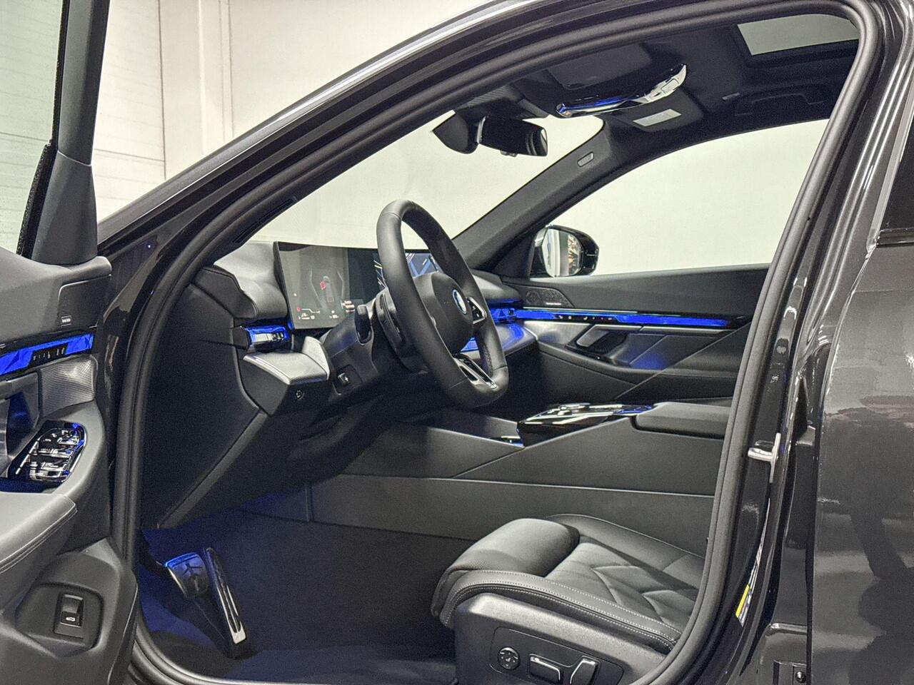 BMW 5-SERIE Sedan 530e | M-Sport Pro | Travel Pack | Comfort Pack | Driving Assistant Plus | Harman/Kardon | Panoramadak | Comfort Access