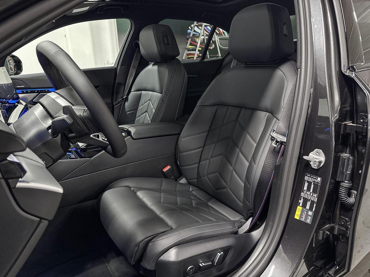 BMW 5-SERIE Sedan 530e | M-Sport Pro | Travel Pack | Comfort Pack | Driving Assistant Plus | Harman/Kardon | Panoramadak | Comfort Access