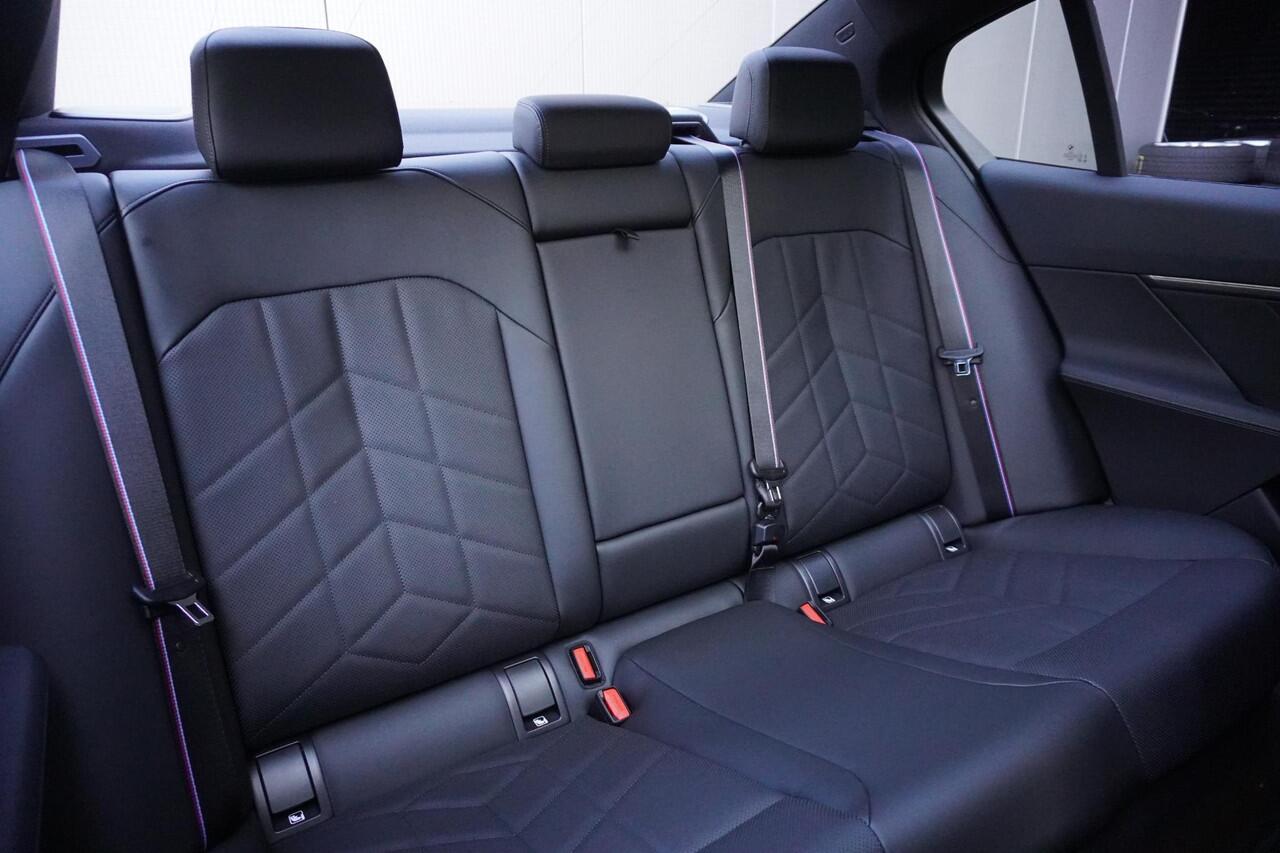 BMW 5-SERIE Sedan 530e M Sportpakket Pro | Trekhaak met elektrisch wegklapbare kogel | Bowers & Wilkins Surround Sound System | Driving Assistant Plus | Comfort Pack | Ekris Selection