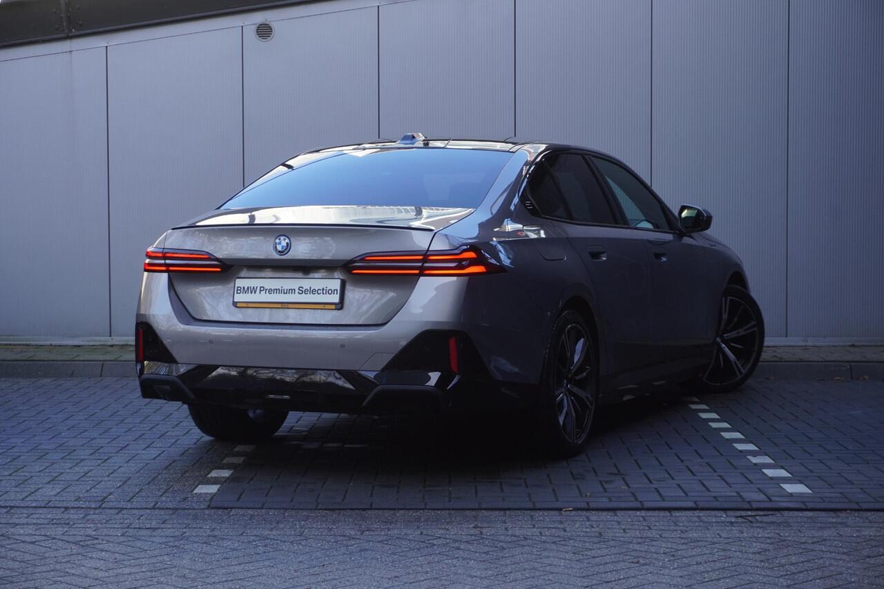 BMW 5-SERIE Sedan 530e M Sportpakket Pro | Trekhaak met elektrisch wegklapbare kogel | Bowers & Wilkins Surround Sound System | Driving Assistant Plus | Comfort Pack | Ekris Selection