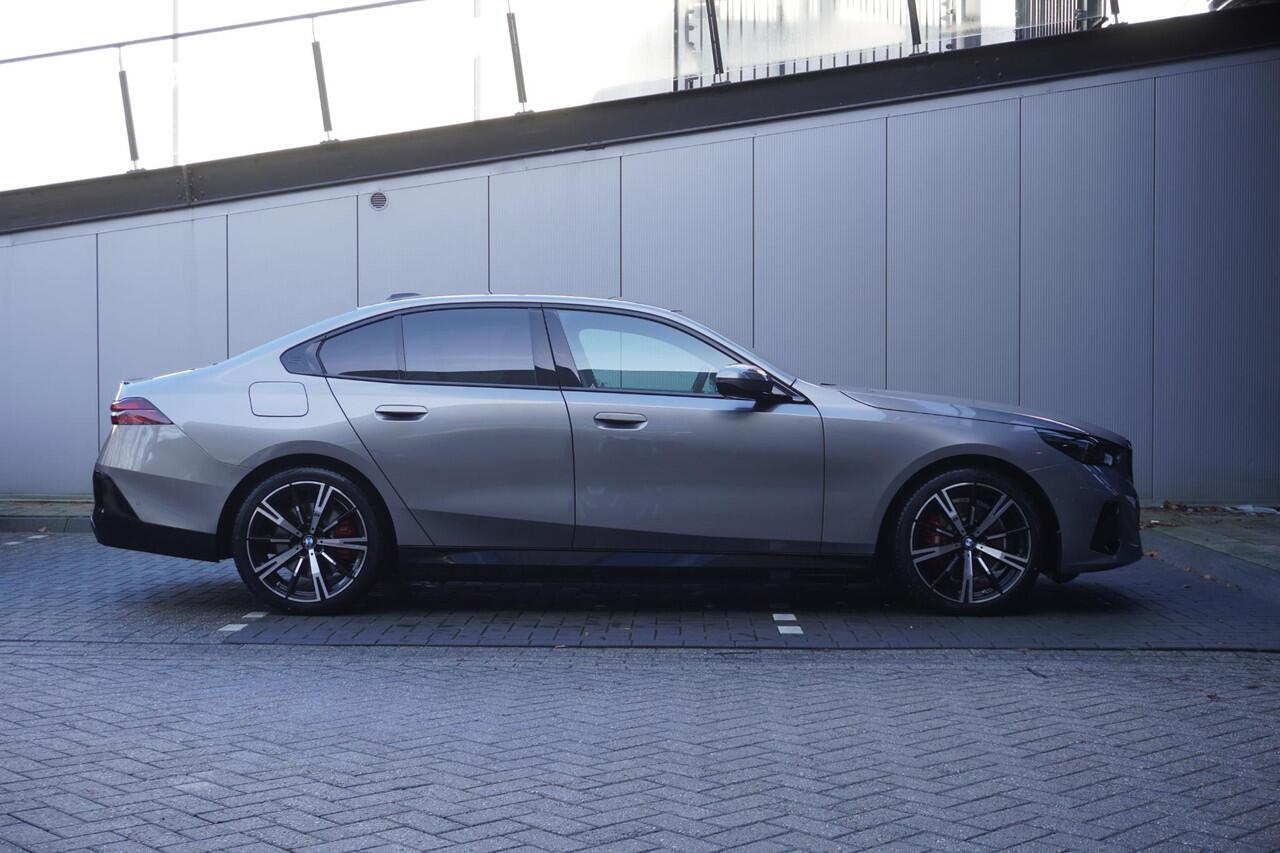 BMW 5-SERIE Sedan 530e M Sportpakket Pro | Trekhaak met elektrisch wegklapbare kogel | Bowers & Wilkins Surround Sound System | Driving Assistant Plus | Comfort Pack | Ekris Selection