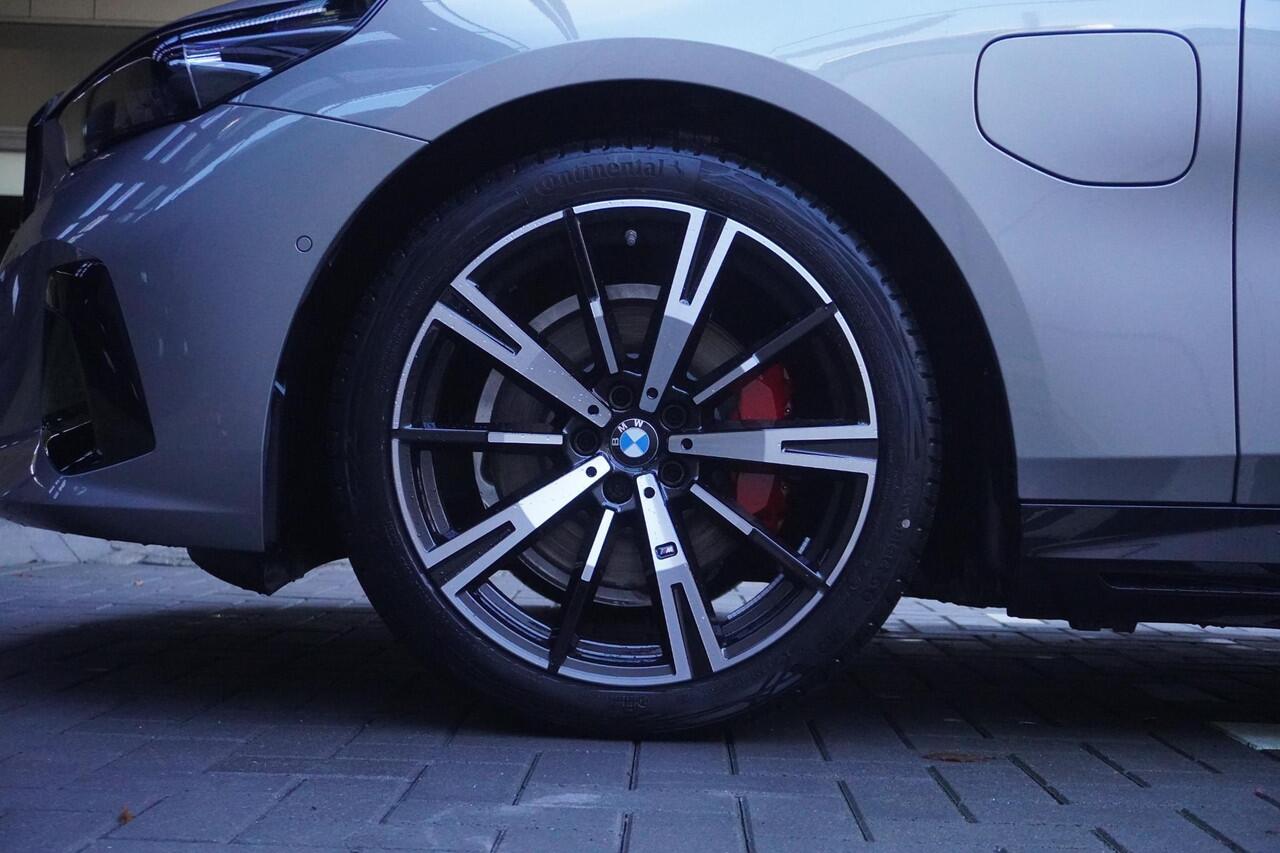 BMW 5-SERIE Sedan 530e M Sportpakket Pro | Trekhaak met elektrisch wegklapbare kogel | Bowers & Wilkins Surround Sound System | Driving Assistant Plus | Comfort Pack | Ekris Selection