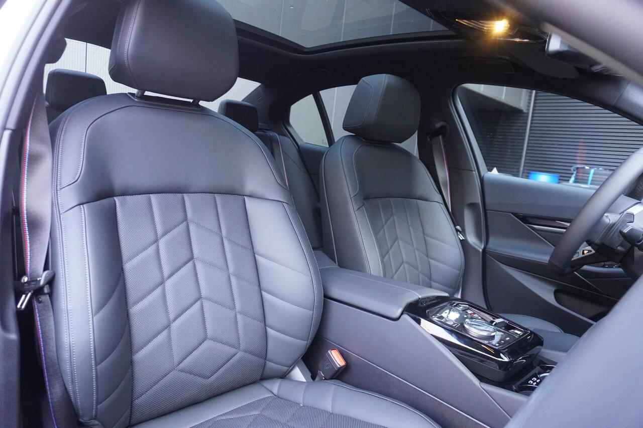 BMW 5-SERIE Sedan 530e M Sportpakket Pro | Trekhaak met elektrisch wegklapbare kogel | Bowers & Wilkins Surround Sound System | Driving Assistant Plus | Comfort Pack | Ekris Selection