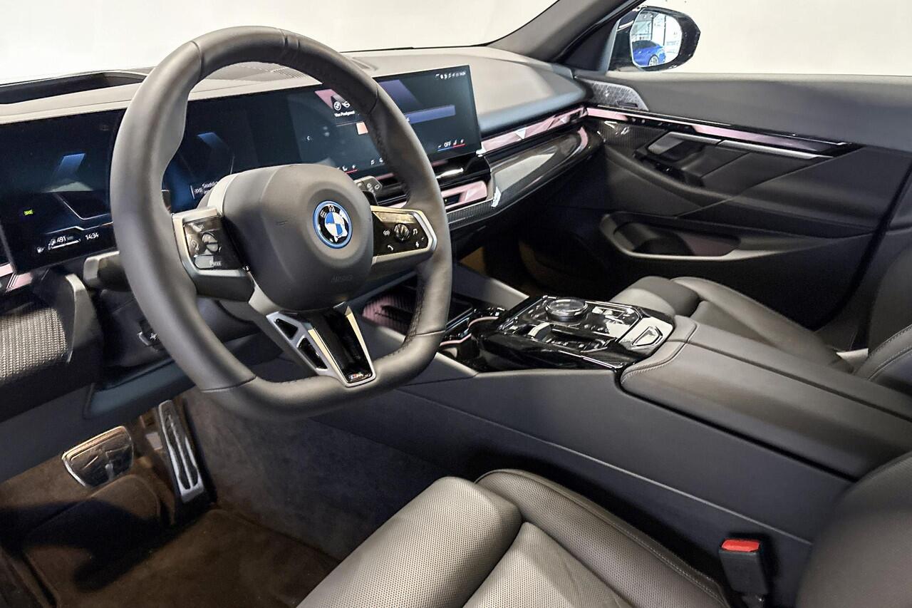 BMW 5-SERIE Touring 550e xDrive Innovation Pack M Sportpakket Pro Aut. - Beschikbaar vanaf: Mei 2026