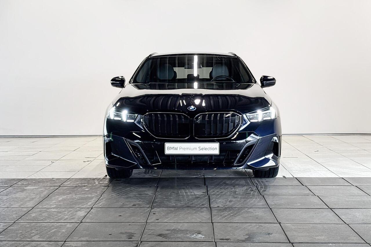 BMW 5-SERIE Touring 550e xDrive Innovation Pack M Sportpakket Pro Aut. - Beschikbaar vanaf: Mei 2026