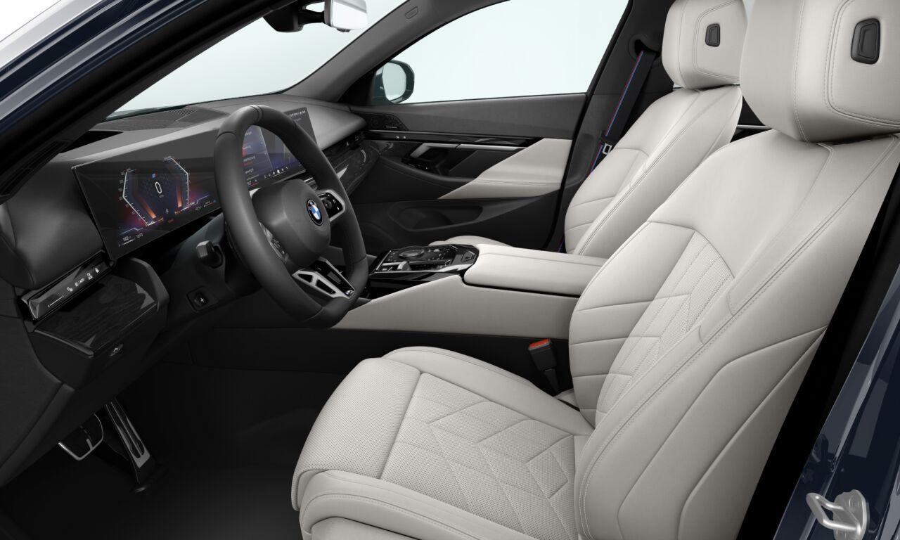 BMW 5-SERIE Touring 520i M Sportpakket Pro | Comfort Pack | Travel Pack | Innovation Pack | Trekhaak | Harman Kardon | Panoramadak | Showroom Selection