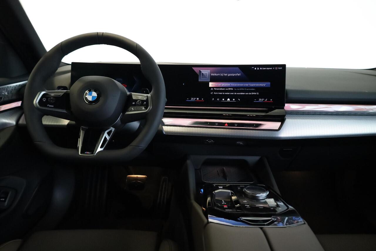 BMW 5-SERIE Touring 520i M Sportpakket Pro | Comfort Pack | Travel Pack | Innovation Pack | Trekhaak | Bowers & Wilkins | Panoramadak | Showroom Selection