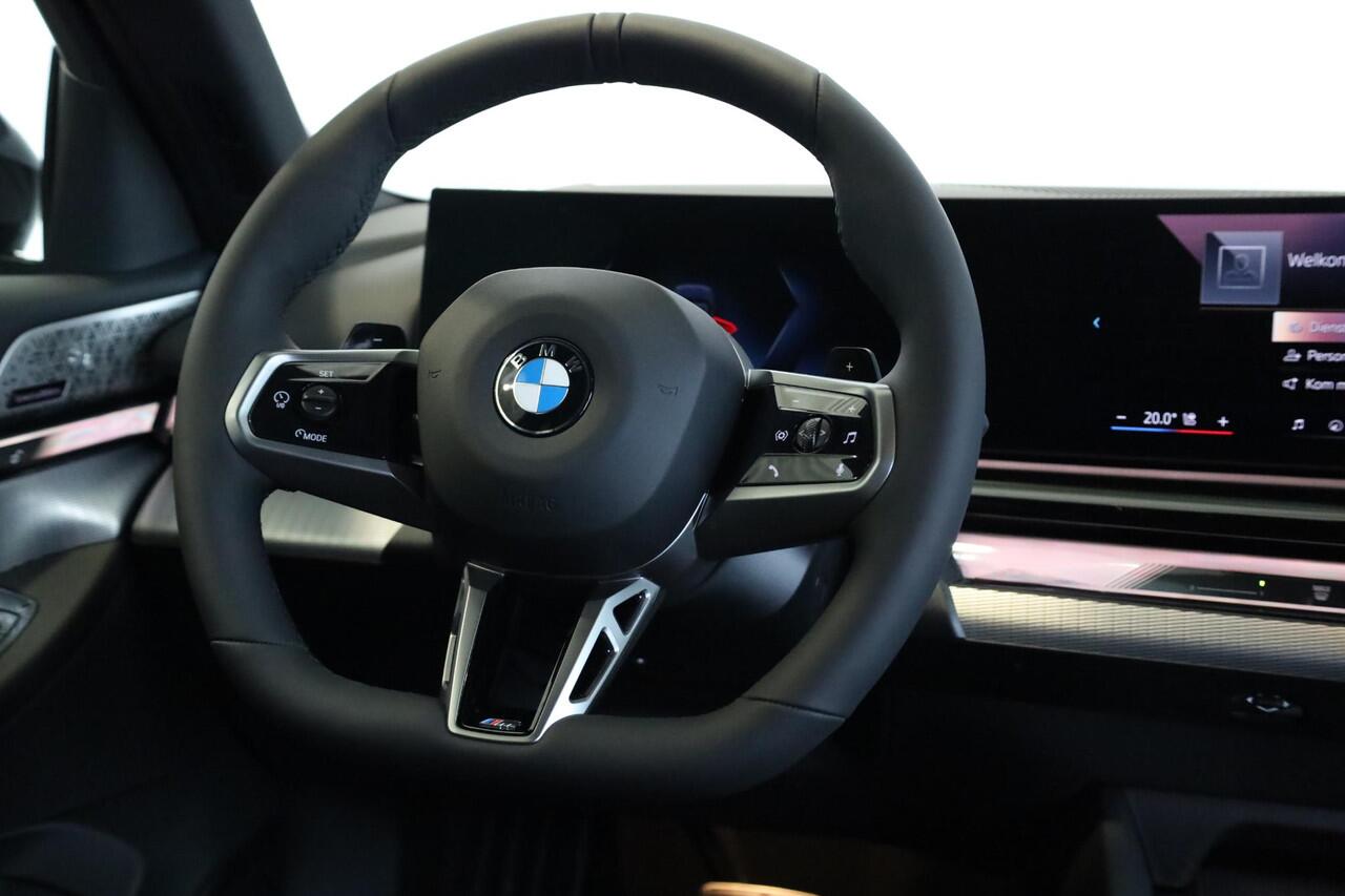 BMW 5-SERIE Touring 520i M Sportpakket Pro | Comfort Pack | Travel Pack | Innovation Pack | Trekhaak | Bowers & Wilkins | Panoramadak | Showroom Selection