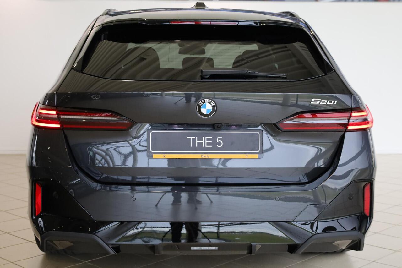 BMW 5-SERIE Touring 520i M Sportpakket Pro | Comfort Pack | Travel Pack | Innovation Pack | Trekhaak | Bowers & Wilkins | Panoramadak | Showroom Selection